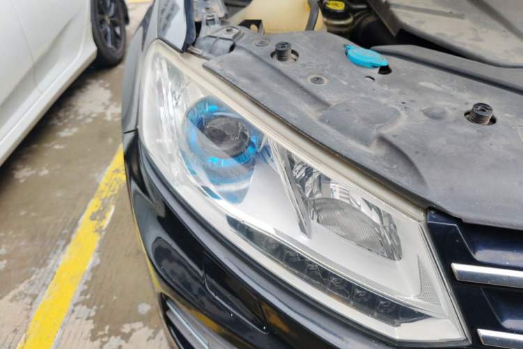 Used Zotye T600 2016 2.0T DCT Prestige Edition Right Front Headlight