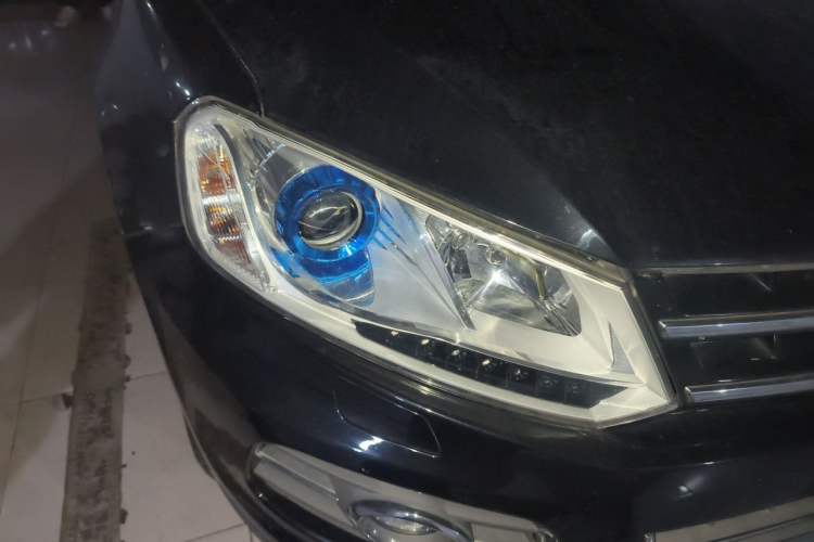 Used Zotye T600 2016 1.5T Manual Luxury Edition Right Front Headlight