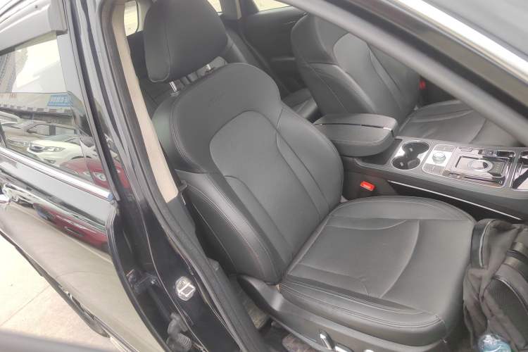 Used Zotye T600 2016 Sport Edition 2.0T DCT Luxury Model Right Front Seat