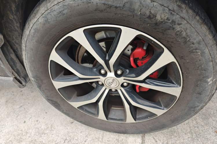 Used Zotye T600 2016 Sport Edition 2.0T DCT Luxury Model Right Front Wheel Hub