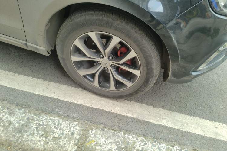 Used Zotye T600 2016 Sport Edition 2.0T DCT Luxury Model Right Front Wheel Hub