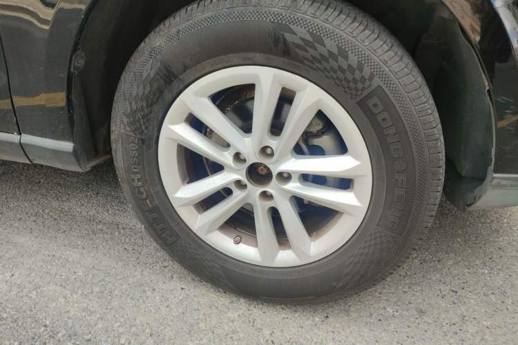 Used Zotye T600 2016 1.5T Manual Luxury Model Right Front Wheel Hub