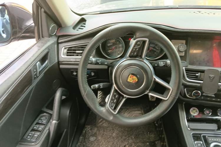 Used Zotye T600 2016 Sport Edition 2.0T DCT Luxury Model Steering Wheel