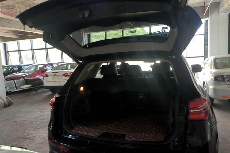 Used Zotye T600 2016 Sport Edition 2.0T DCT Prestige Model Trunk