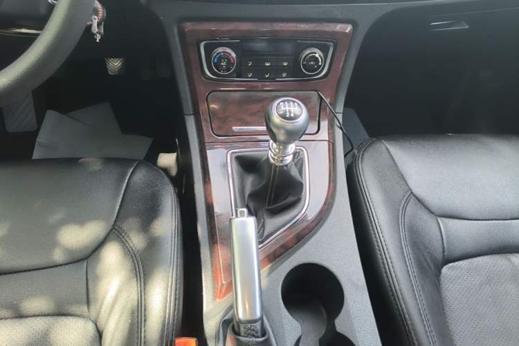 Used Zotye T600 2016 1.5T Manual Elite Edition Gear Lever