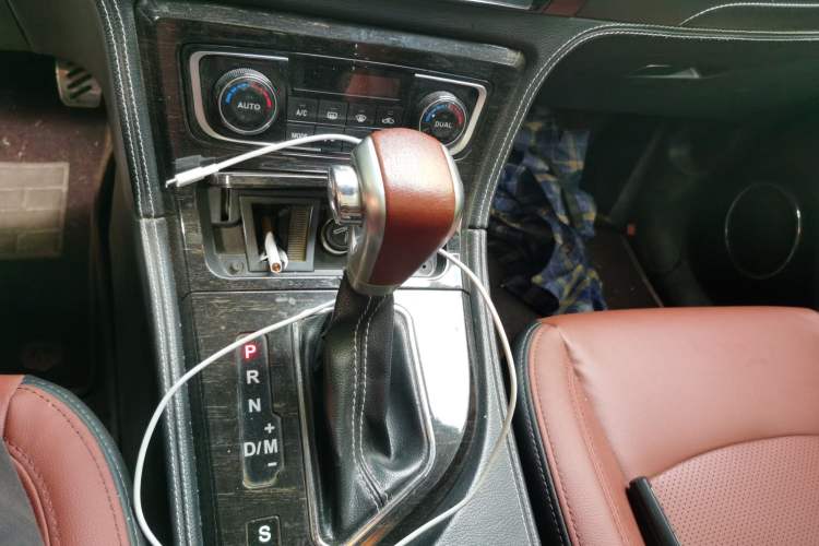 Used Zotye T600 2016 2.0T DCT Prestige Edition Gear Lever
