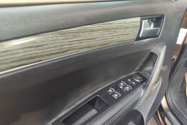 Used Zotye T600 2016 1.5T Manual Luxury Model Interior 2