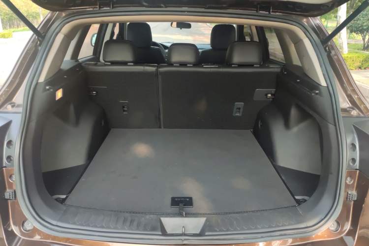 Used Zotye T600 2016 1.5T Manual Luxury Model Interior 4