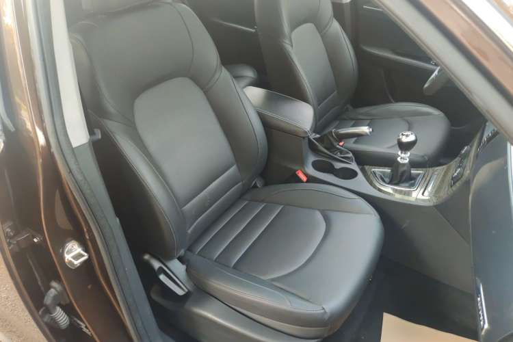 Used Zotye T600 2016 1.5T Manual Luxury Model Interior 5