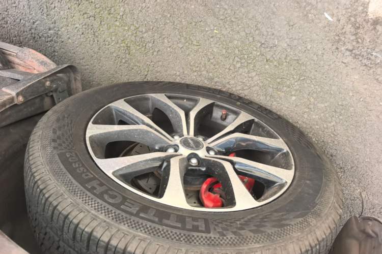 Used Zotye T600 2016 Sport Edition 1.5T Manual Prestige Model Left Front Wheel Hub