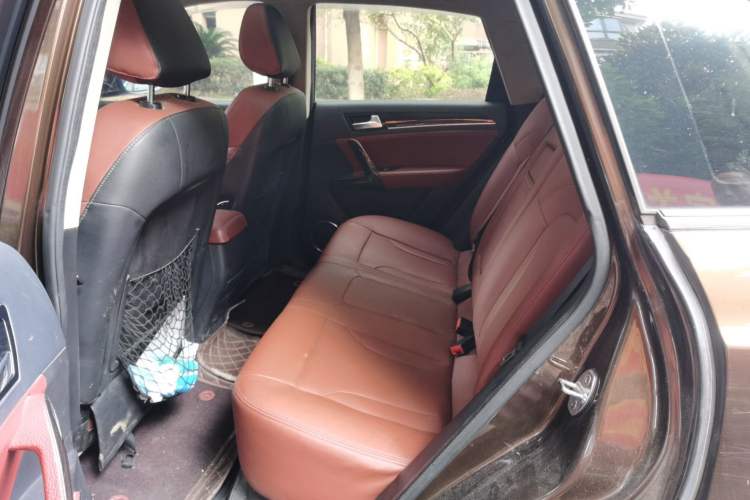 Used Zotye T600 2016 2.0T DCT Prestige Edition Left Rear Seat