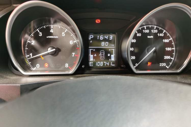 Used Zotye T600 2016 2.0T DCT Prestige Edition Odometer Close Up