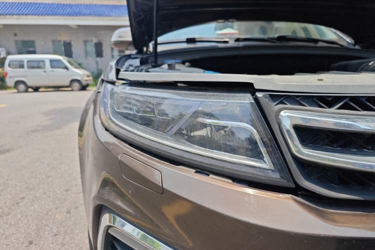 Used Zotye T600 2016 Sport Edition 2.0T DCT Prestige Model Right Front Headlight