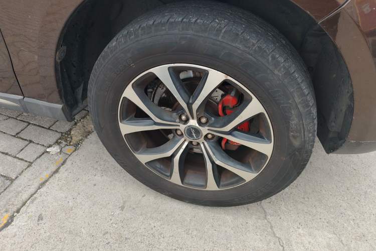 Used Zotye T600 2016 Sports Edition 1.5T Manual Luxury Model Right Front Wheel Hub