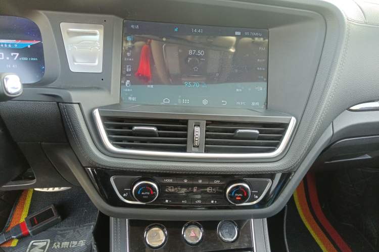 Used Zotye T600 2016 Sport Edition 2.0T DCT Prestige Model Audio And AC Panel