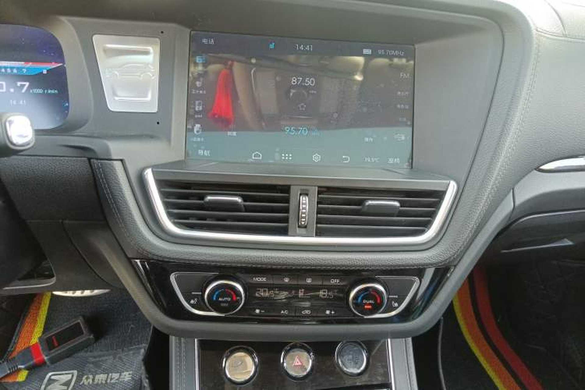 Used Zotye T600 2016 Sport Edition 2.0T DCT Prestige Model Audio And AC Panel