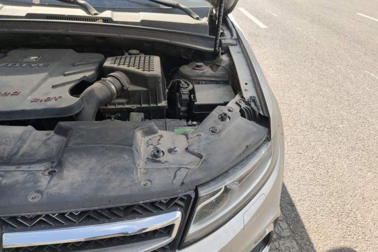 Used Zotye T600 2016 Sport Edition 2.0T DCT Prestige Model Engine Bay Left