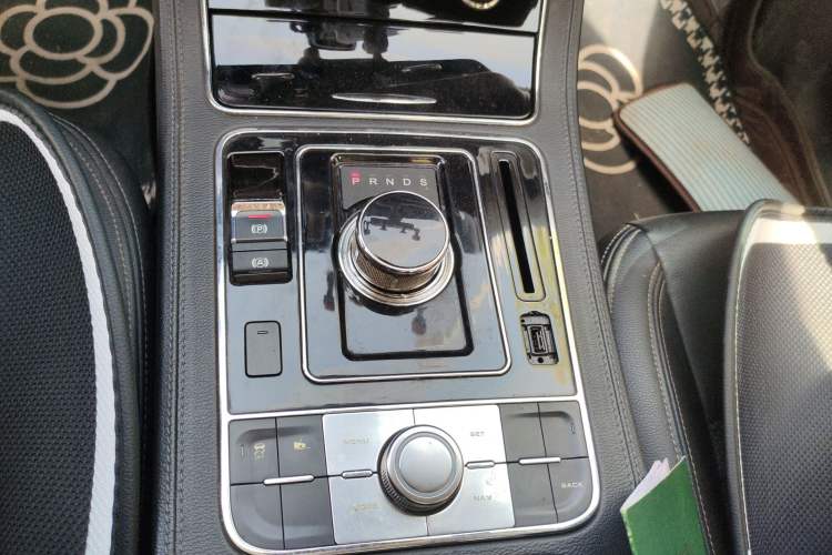 Used Zotye T600 2016 Sport Edition 2.0T DCT Prestige Model Gear Lever