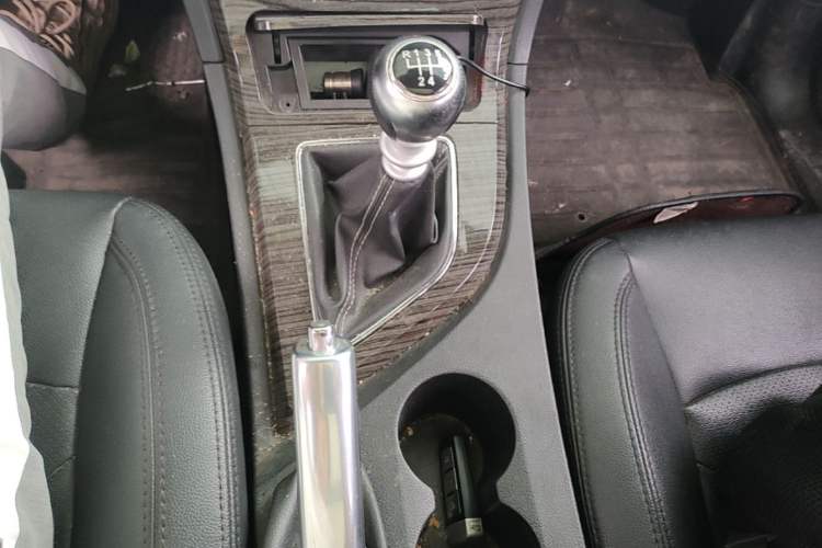 Used Zotye T600 2016 1.5T Manual Luxury Edition Gear Lever