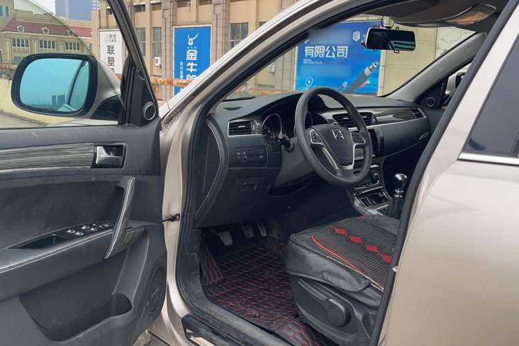 Used Zotye T600 2016 1.5T Manual Luxury Model Interior 2