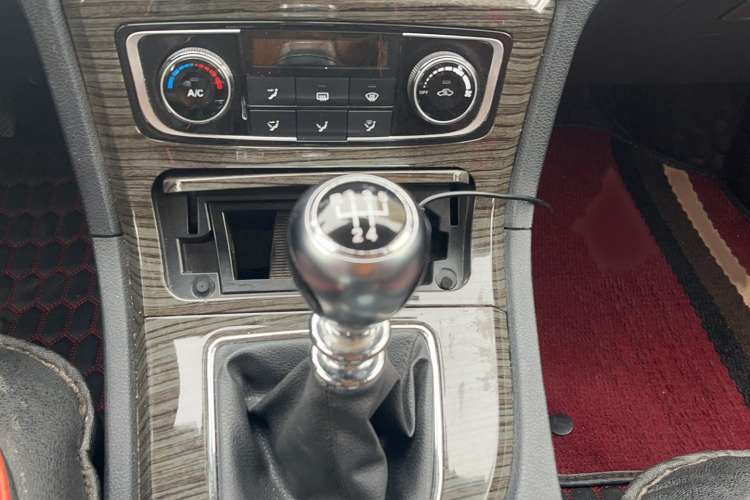 Used Zotye T600 2016 1.5T Manual Luxury Model Interior 4