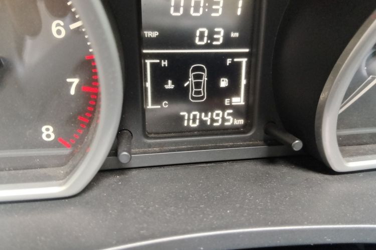 Used Zotye T600 2016 1.5T Manual Luxury Edition Odometer Close Up
