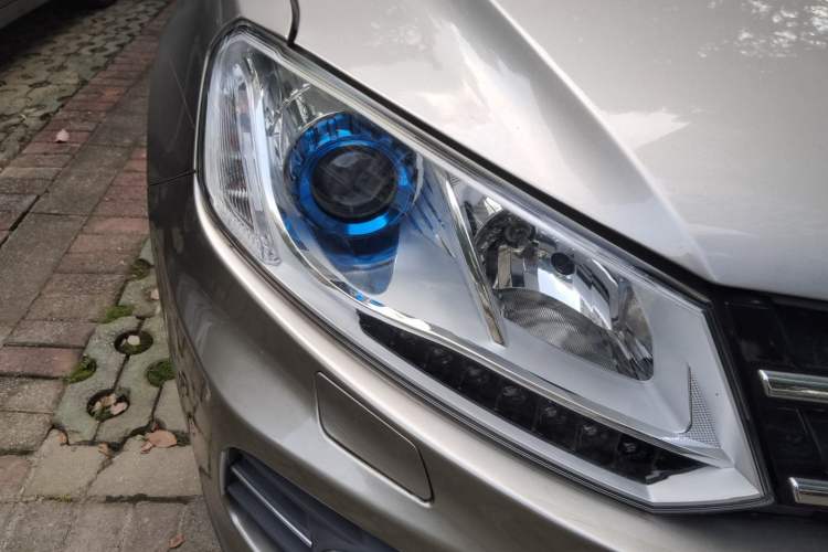 Used Zotye T600 2016 1.5T Manual Luxury Edition Right Front Headlight