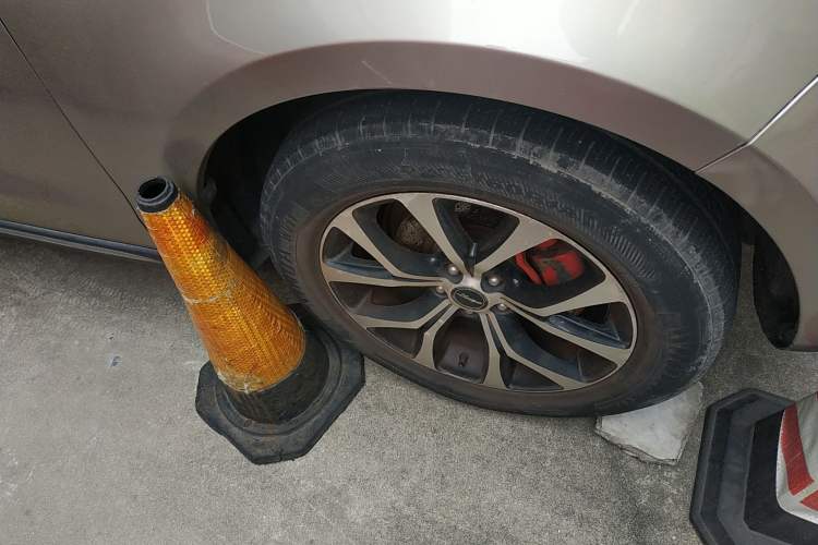 Used Zotye T600 2016 Sport Edition 2.0T DCT Luxury Model Right Front Wheel Hub