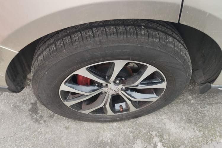 Used Zotye T600 2016 Sport Edition 2.0T DCT Luxury Model Right Rear Wheel Hub