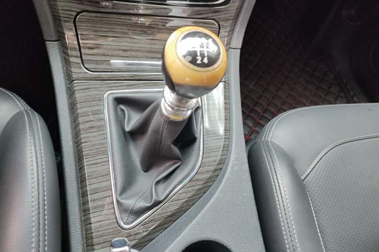 Used Zotye T600 2016 1.5T Manual Luxury Edition Gear Lever