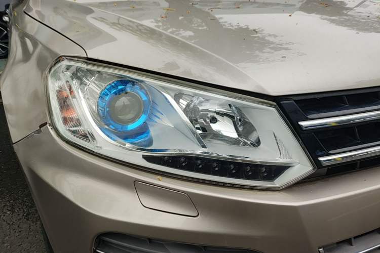 Used Zotye T600 2016 1.5T Manual Luxury Edition Right Front Headlight