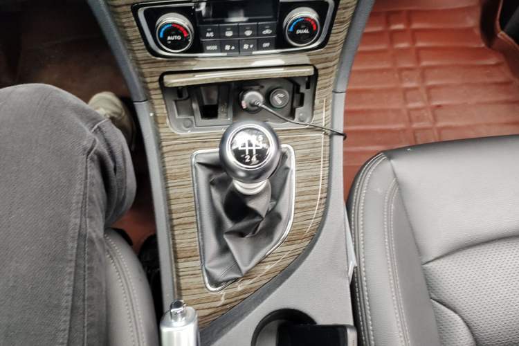 Used Zotye T600 2016 1.5T Manual Luxury Edition Gear Lever