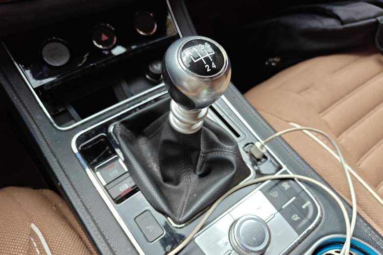 Used Zotye T600 2016 Sport Edition 1.5T Manual Luxury Model Gear Lever