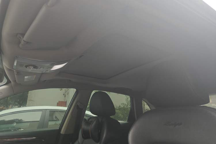 Used Zotye T600 2016 Sport Edition 1.5T Manual Luxury Model Interior 4
