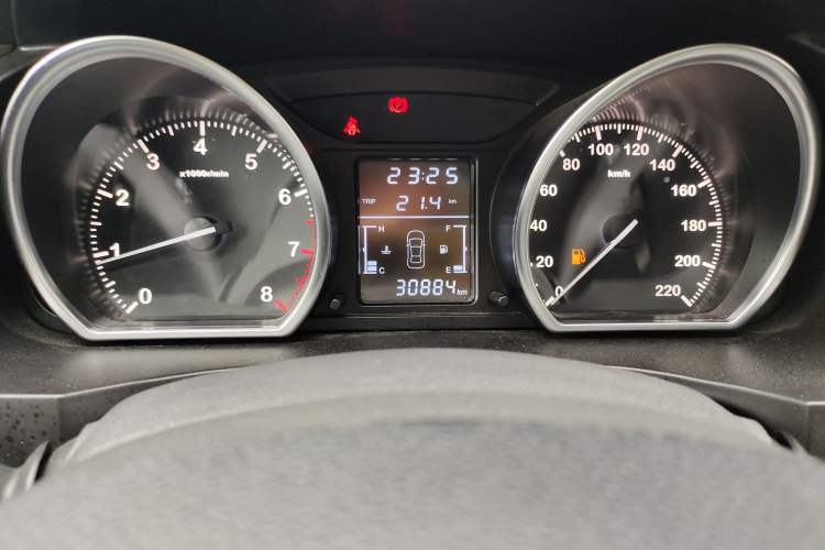 Used Zotye T600 2016 1.5T Manual Luxury Edition Odometer Close Up