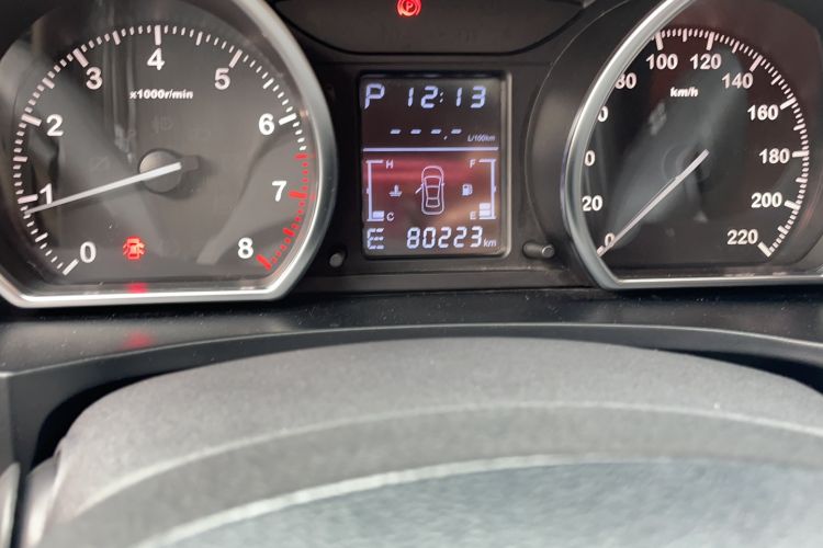 Used Zotye T600 2016 2.0T DCT Prestige Edition Odometer Close Up