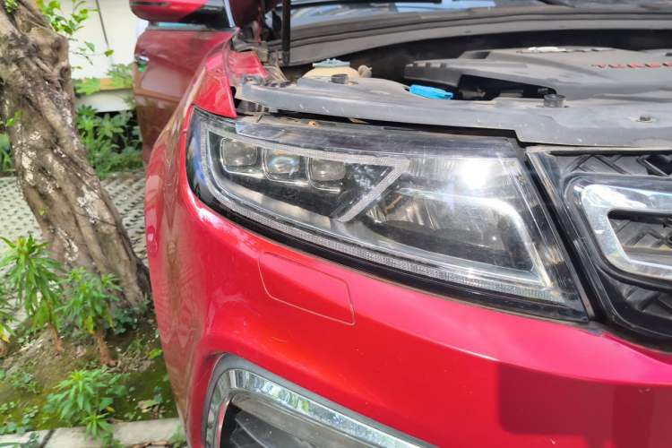 Used Zotye T600 2016 Sport Edition 2.0T DCT Prestige Model Right Front Headlight