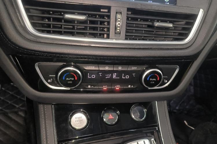 Used Zotye T600 2016 Sport Edition 2.0T DCT Prestige Model Interior 3