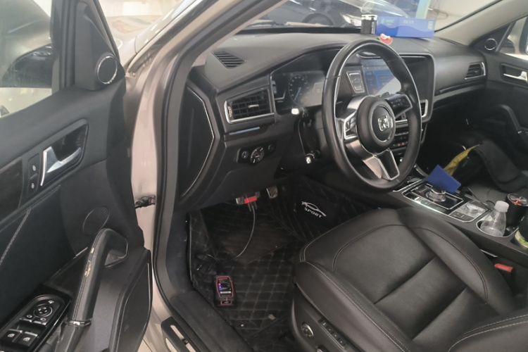 Used Zotye T600 2016 Sport Edition 2.0T DCT Prestige Model Interior 6