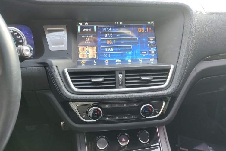 Used Zotye T600 2016 Sport Edition 2.0T DCT Prestige Model Audio And AC Panel