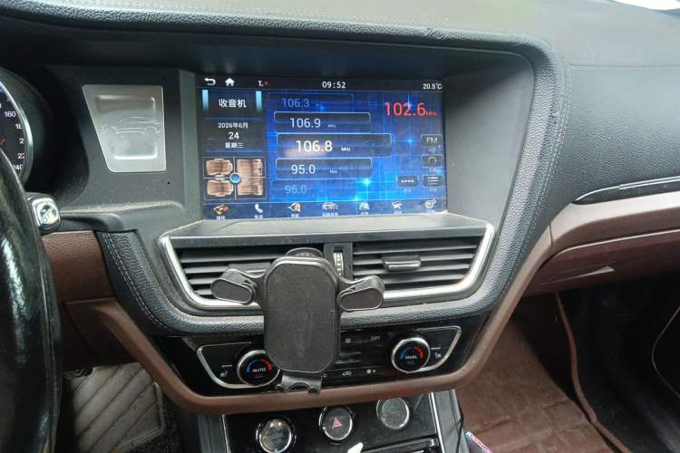 Used Zotye T600 2016 Sport Edition 1.5T Manual Luxury Model Audio And AC Panel