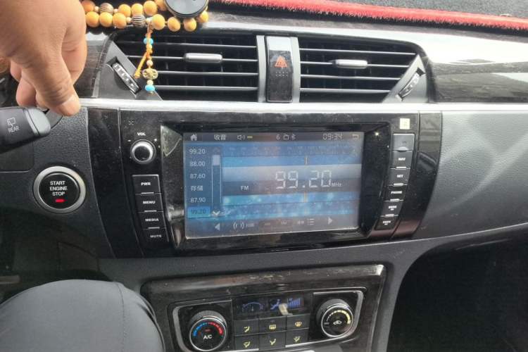 Used Zotye T600 2016 Family Edition 2.0T Manual Luxury Version Audio And AC Panel