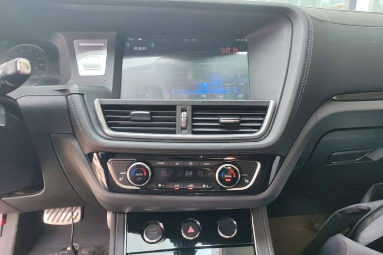 Used Zotye T600 2016 Sport Edition 2.0T DCT Prestige Model Audio And AC Panel