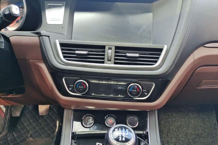 Used Zotye T600 2016 Sport Edition 1.5T Manual Luxury Model Audio And AC Panel