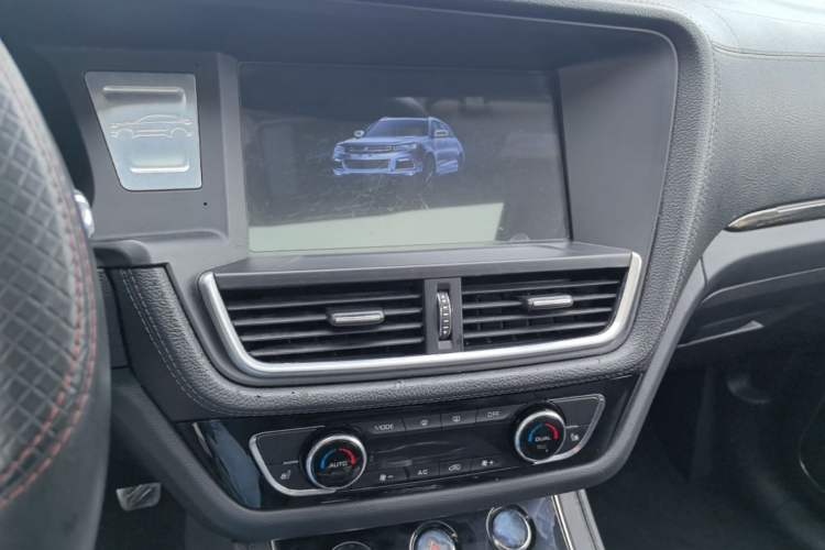 Used Zotye T600 2016 Sport Edition 2.0T DCT Luxury Model Audio And AC Panel