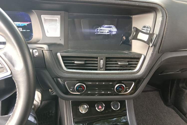 Used Zotye T600 2016 Sport Edition 2.0T DCT Prestige Model Audio And AC Panel