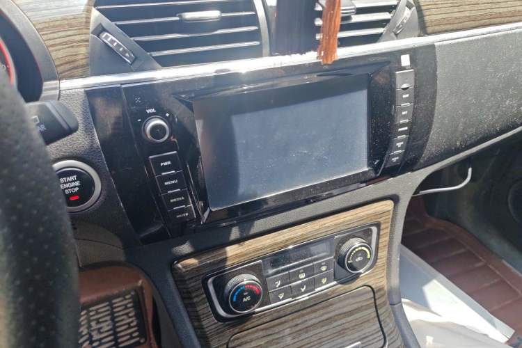 Used Zotye T600 2016 1.5T Manual Luxury Model Audio And AC Panel