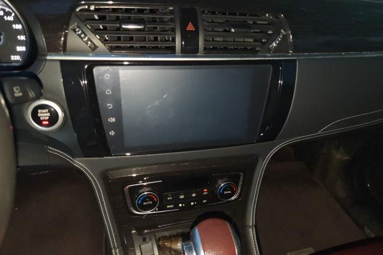 Used Zotye T600 2016 2.0T DCT Prestige Edition Audio And AC Panel