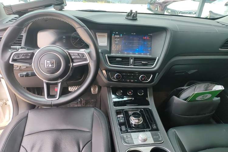 Used Zotye T600 2016 Sport Edition 2.0T DCT Prestige Model Center Console