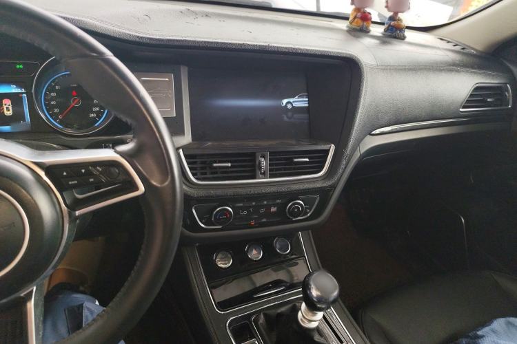 Used Zotye T600 2016 Sports Edition 1.5T Manual Luxury Model Center Console